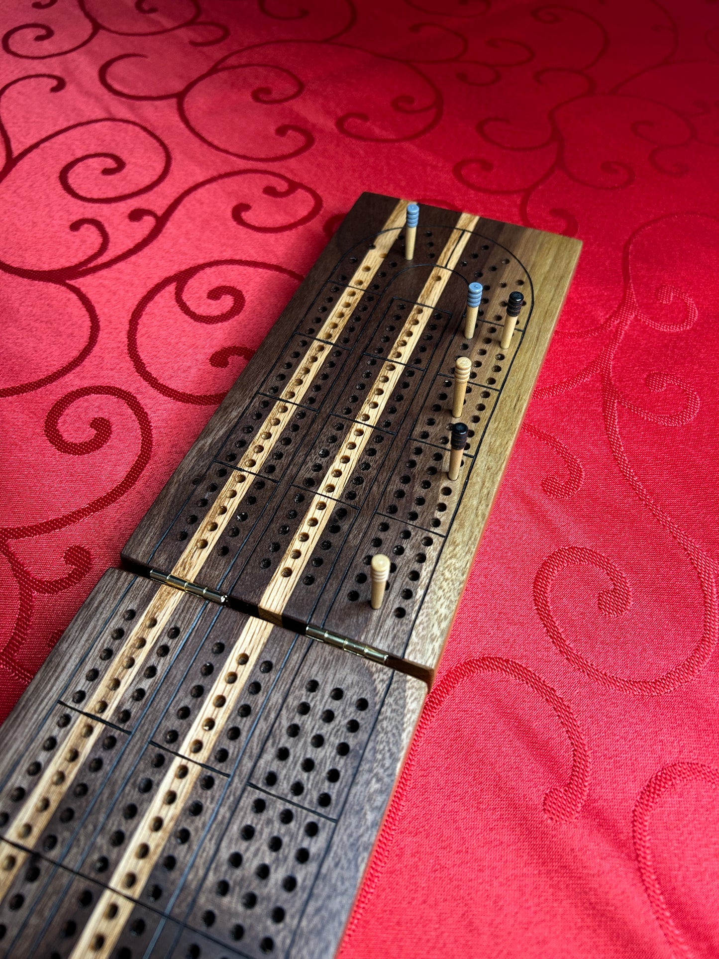Walnut Magnetic Travel Cribbage Board